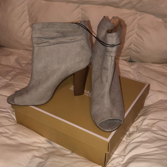 Gray peep toe booties - Picture 2 of 5